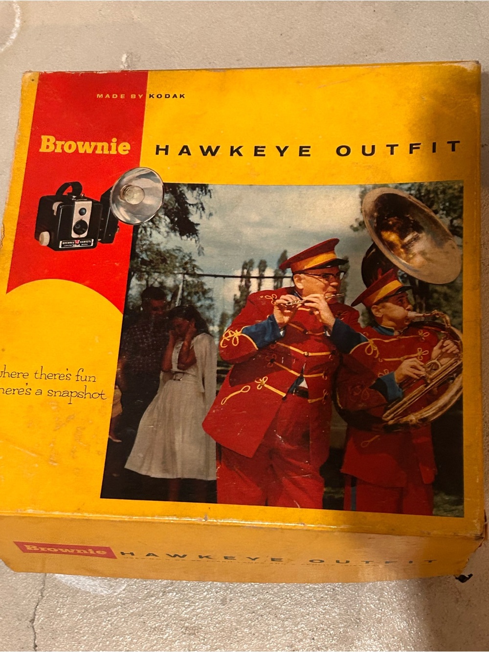 Kodak Brownie Hawkeye  camera with Outfit Box - Yellow & Red Band Illustration